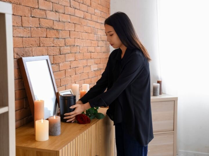 Cremation With or Without a Service: How Families Choose